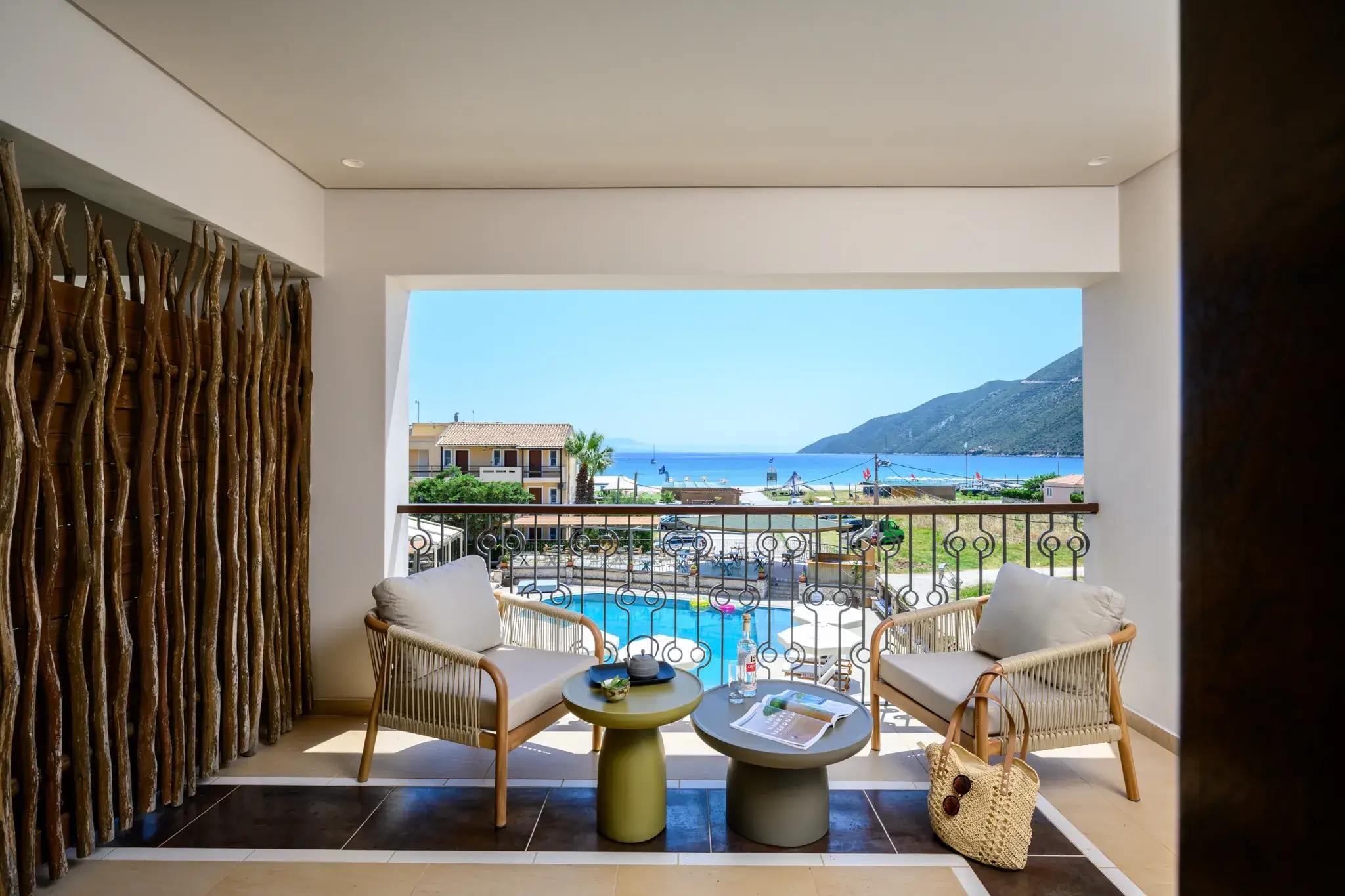 Elisso_Hotel_Suite_Optimized